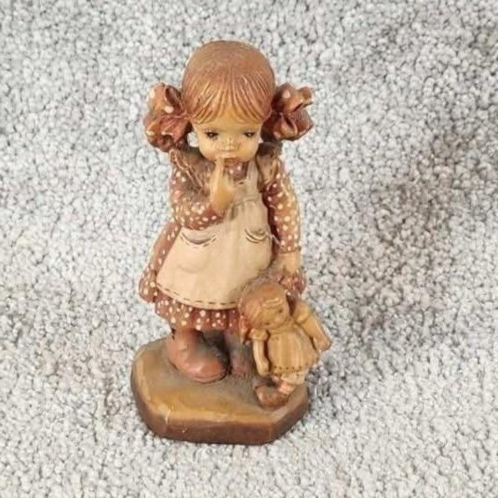 ANRI Bedtime Girl With Doll Sarah Kay Wood Carving Figurine‎ Italy 4 Inch
